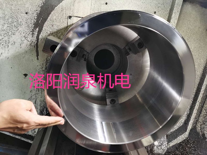 電致伸縮精整裝置加工現(xiàn)場